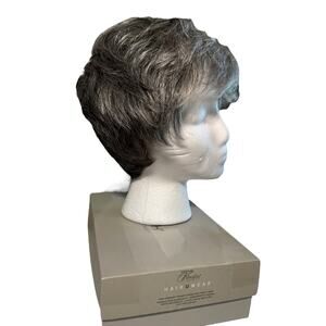 Raquel Welch HairUWear Short Pixie Silver Gray Kanekalon Vibralite Modacrylic‎